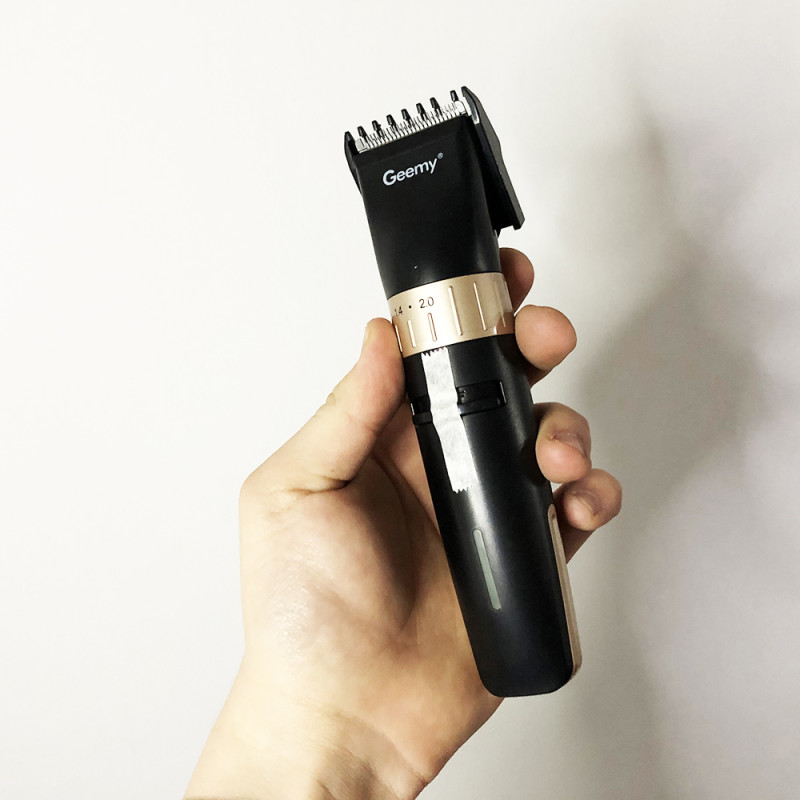 Акумуляторна машинка для стрижки волосся Gemei GM-6042. Колір чорний